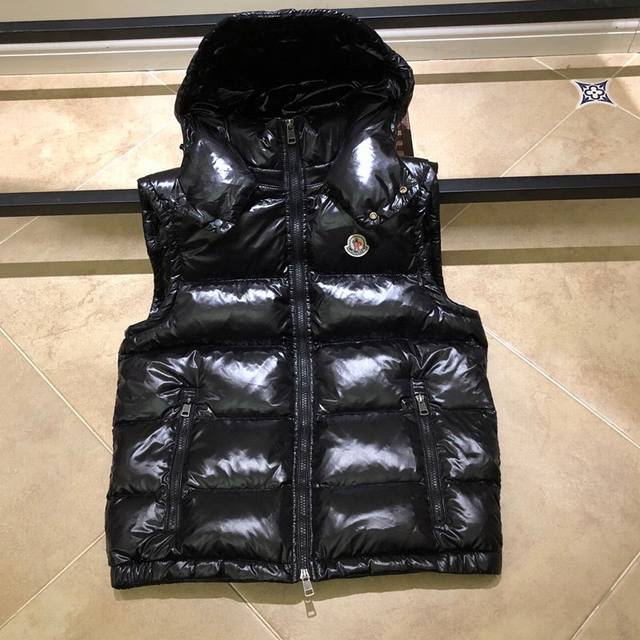 Classic hooded vest black 12345