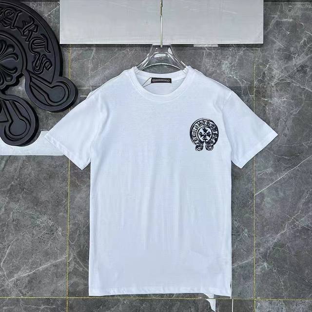 d41 Chrome Hearts' new black and white short-sleeved T-shirt features custom fab
