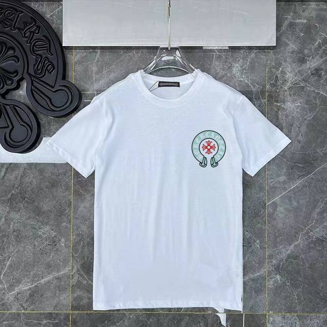 d39 Chrome Hearts' new black and white short-sleeved T-shirt features custom fab