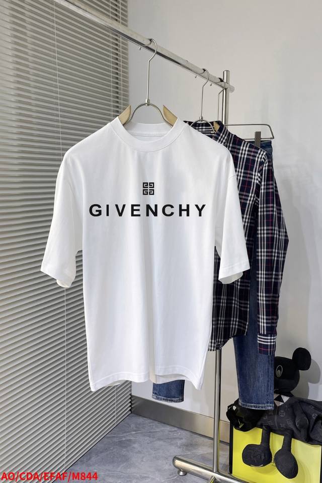 A new spring/summer T-shirt featuring three standard logos, featuring the class