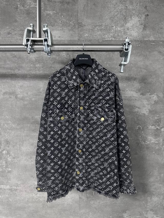 Lv Louis Vuitton monogram all-over hot-drilled denim jacket . Made of denim, th