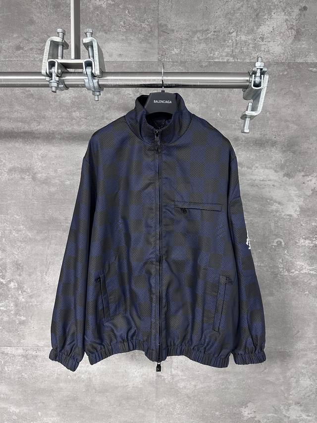 Lv Louis Vuitton's new spring/summer 25Ss checkerboard zippered jacket with a st