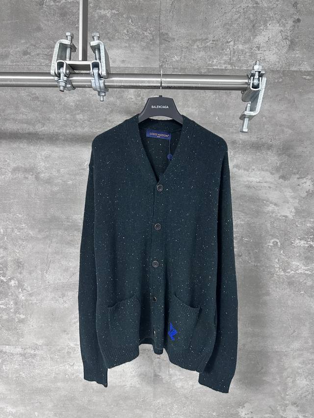 Lv Louis Vuitton Contrast Spotted Cashmere Knit Cardigan This soft cashmere knit