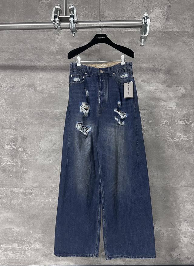 Blcg Balenciaga 25Ss ripped and distressed vintage jeans. Made of high-density c