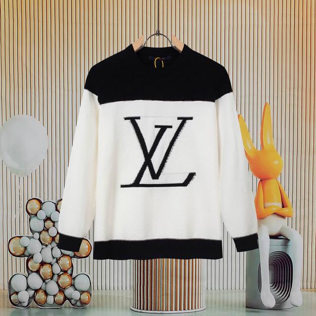 Lv large logo crew neck sweaterSame style as the official Louisvuitton websiteFa