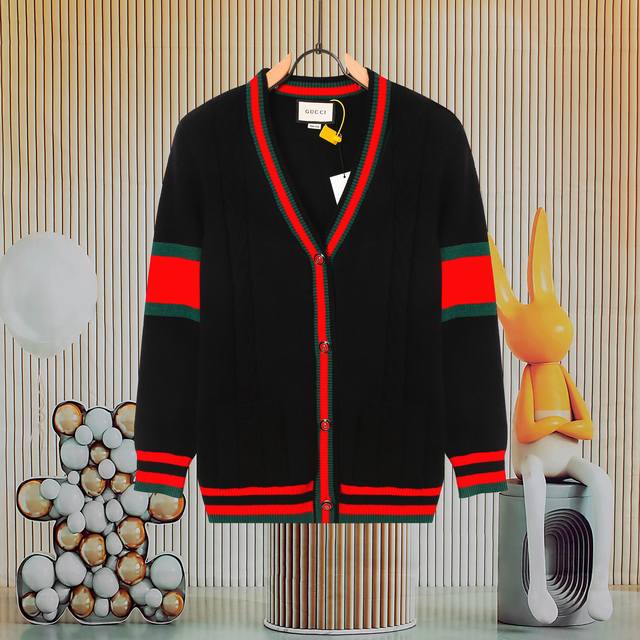 This popular Gucci cable-knit loose-fitting cardigan features 1:1 detailing, sy