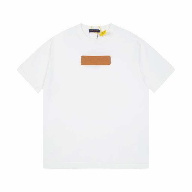 Louis Vuitton LV Embossed Leather Badge Wool Short SleeveThis short-sleeved crew