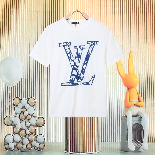 Louis Vuitton front and back blue flowered wool short-sleeved sweaterThis short-