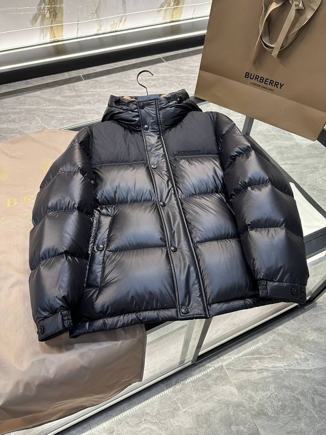 Burberry Burberry contrasting color rubber lettering logo hooded down jacket. Mo