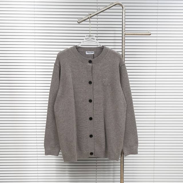Top version difference currency Style: Miu Miu Miumiu knitted patch logo cardiga
