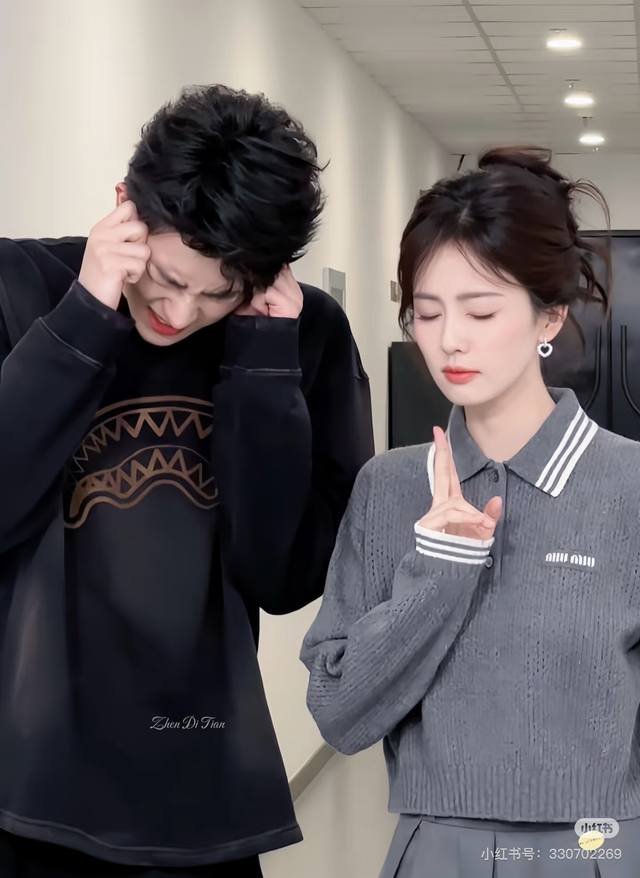 Style number: Hmy189# Miumiu Bai Lu's classic letter logo small label polo knit