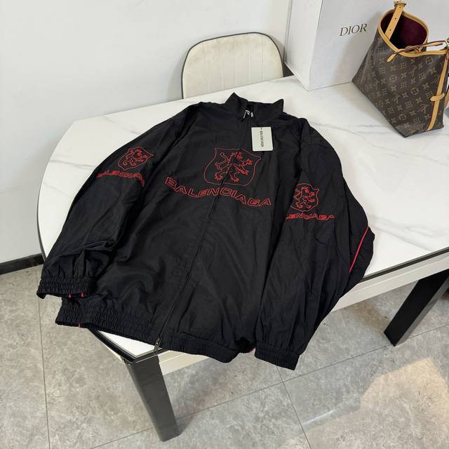 Style: K10 New Balenciaga Lion Club Manchester United Sport Jacket - A must-hav