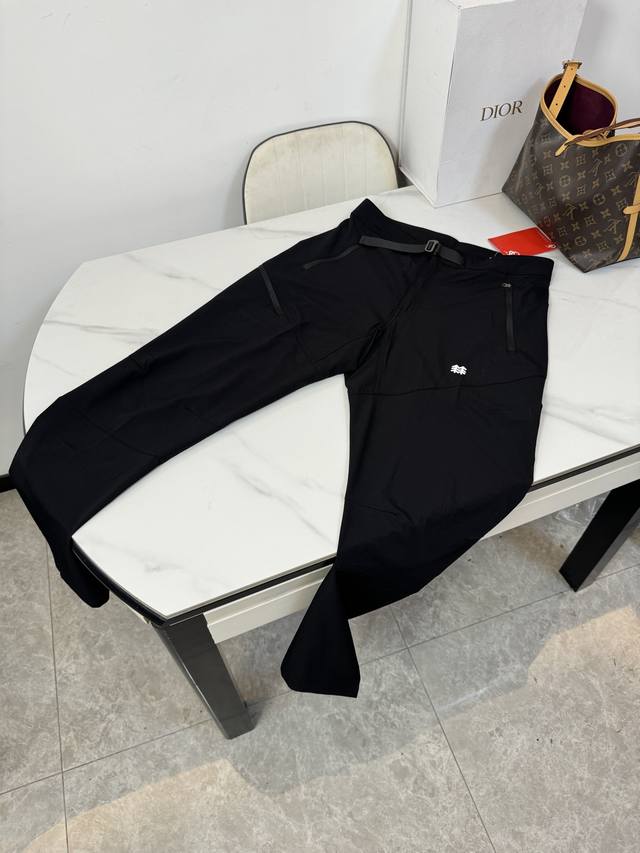 Style No.: T103 Kolon Outdoor Hiking and Trekking Softshell Taped Seamless Casu