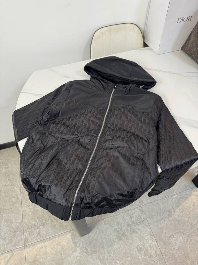 Style number: F08 Dior hooded jacket with full-print Dior logo on the chest .