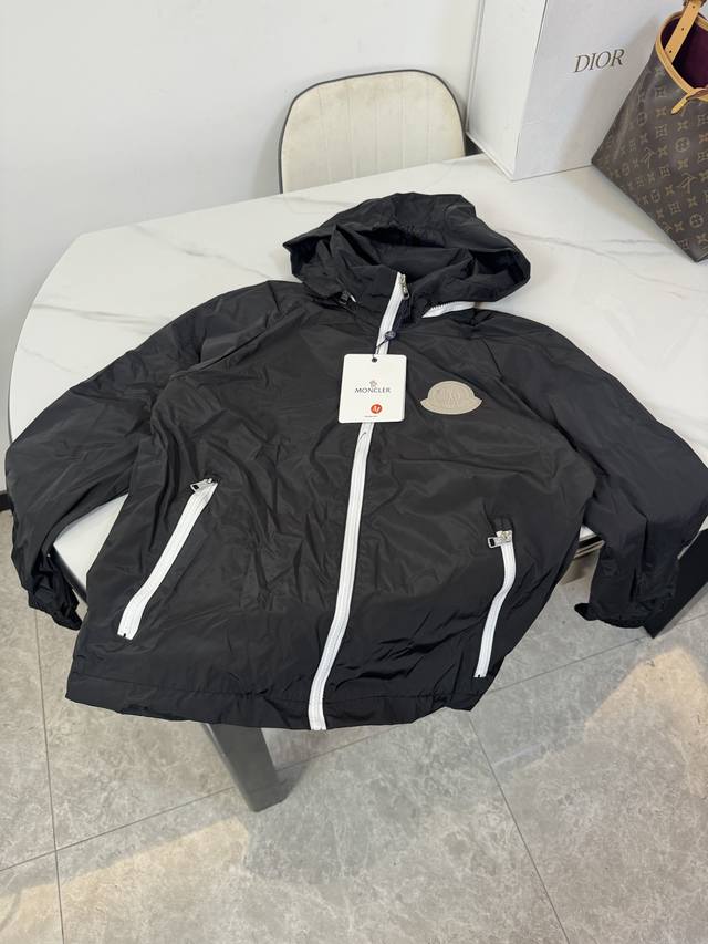 Style: B20 Moncle*'s new early spring embroidered hooded casual jacket is perfe