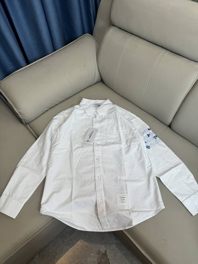 Oxford-woven rose pattern long-sleeved shirt with arm embroidery. Thom Browne.T