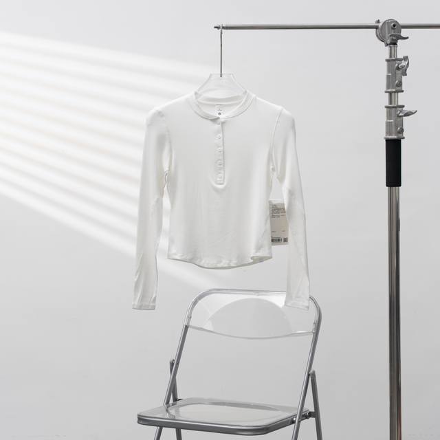 Lululemon Women's Slim Fit Henley Color: Albumin Size: 4 6 8 10