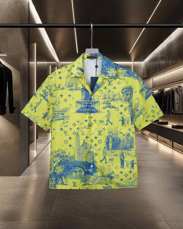 Lv Louis Vuitton's hot-selling beach catwalk style: a short-sleeved shirt with a
