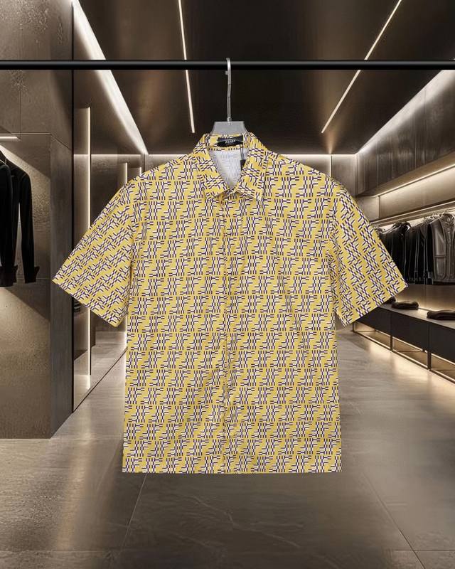 Fendi's hot-selling Fendi collection arrives! This classic short-sleeved shirt f