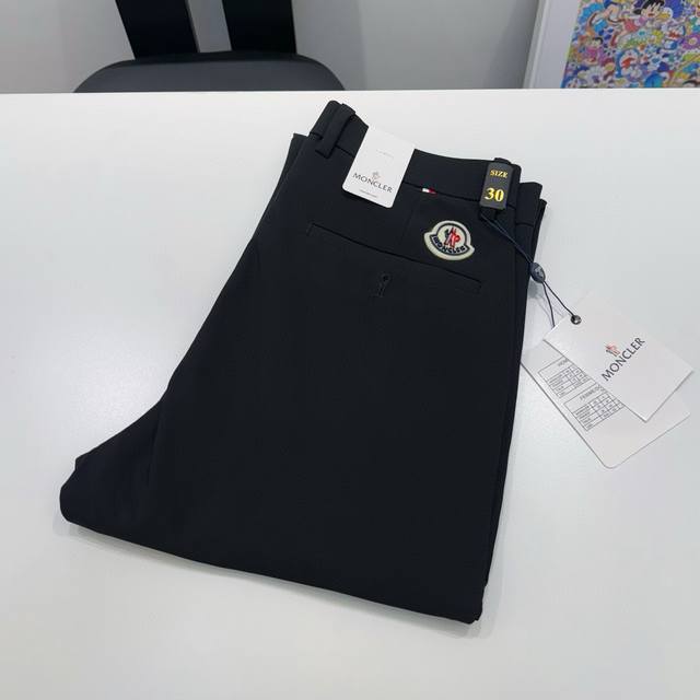 Style number: D426 Moncler suit pants, clean black pants, the most classic and