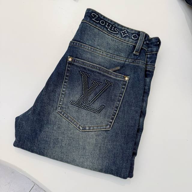 Style number: D394 Louis Vuitton autumn and winter slim-fit jeans! Heavy fermen