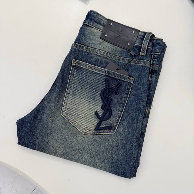 Style number: D393Ysl Saint Laurent slim-fit jeans for autumn and winter! Heavy