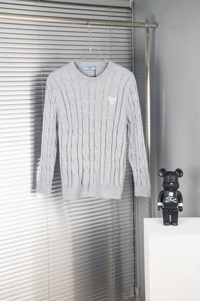 New Arrival Style: B161 Prada's new sweater with the iconic logo on the chest,