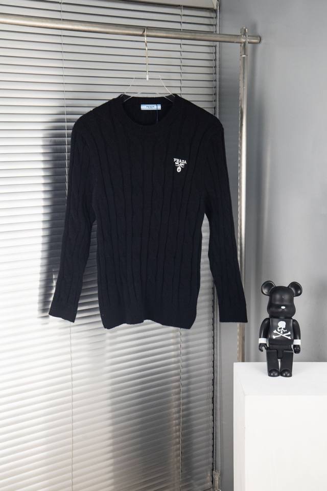 New Arrival Style: B161 Prada's new sweater with the iconic logo on the chest,