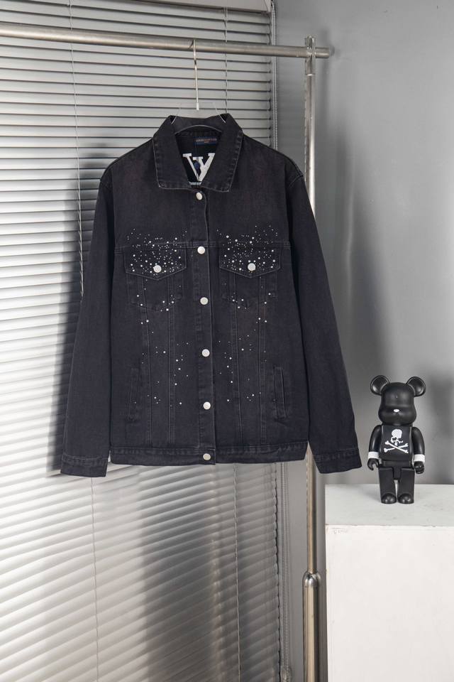 New Arrival Style: B146 Louis Vuitton distressed and frayed denim jacket with r