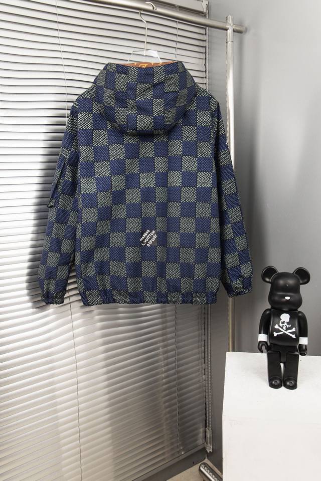 New Arrival: Style No.: B122 Louis Vuitton's new classic Lv monogram full print