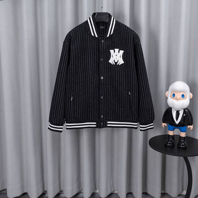 Amiri baseball jacket 25Ss runway style. With its moderate thickness and high-de