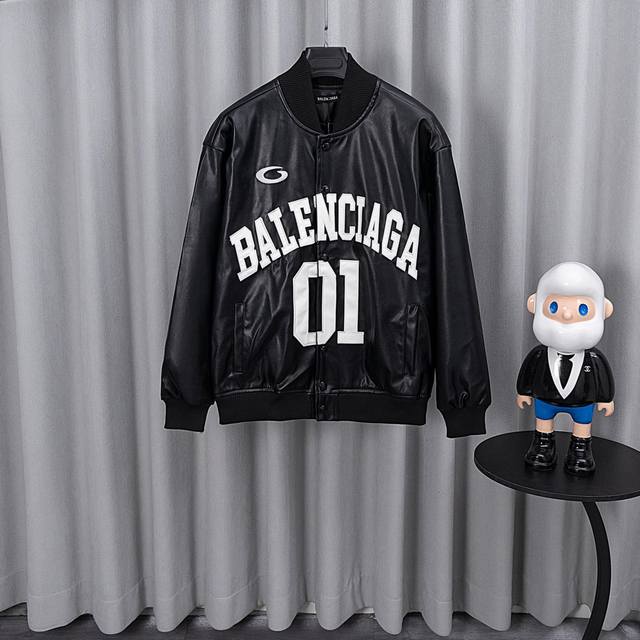 Balenciaga baseball jacket 25Ss runway style. With its moderate thickness and h
