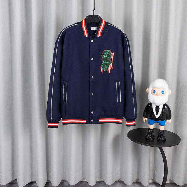 This Dior baseball jacket, 25Ss, is a runway style. Its moderate thickness and