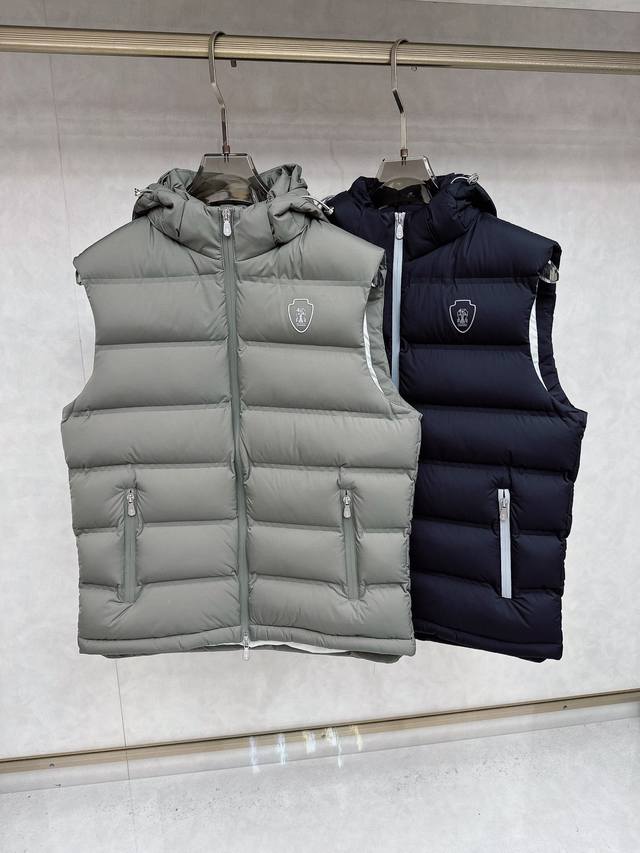 Bc 2025's latest designer down jacket. Detailed and crafted, the jacket features