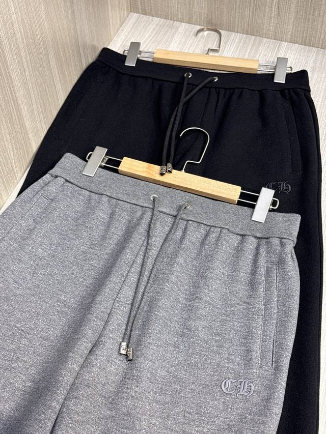 Can be paired with the matching sweatshirt to create a set. Chrome Hearts' lates