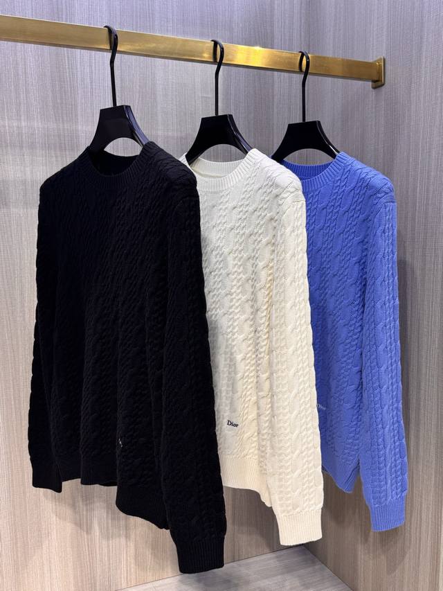 Dijia's latest Autumn/Winter 2025 men's twisted cable crewneck sweater, meticulo