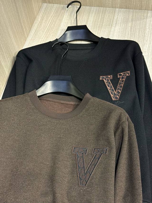 Valentino's latest Fall/Winter 2025 men's cashmere crewneck sweatshirt with cla