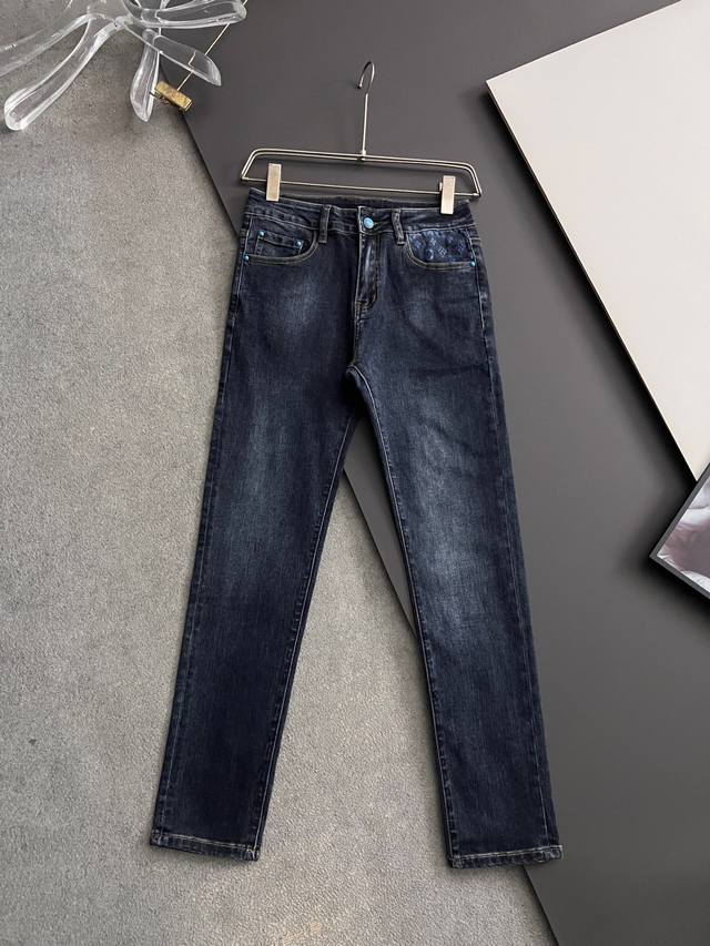 LV*' s new season hit, impeccably crafted. Classic casual stretch jeans with a l