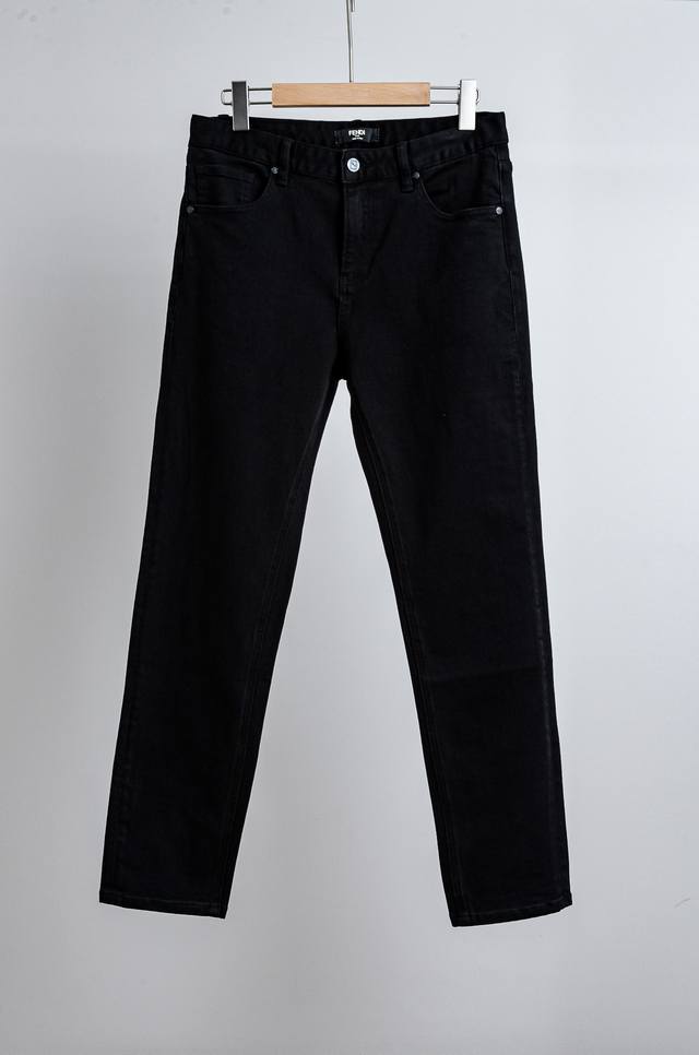 Fendi 2025 Men's Fashion Straight-Leg Jeans! The latest in trousers, a must-have