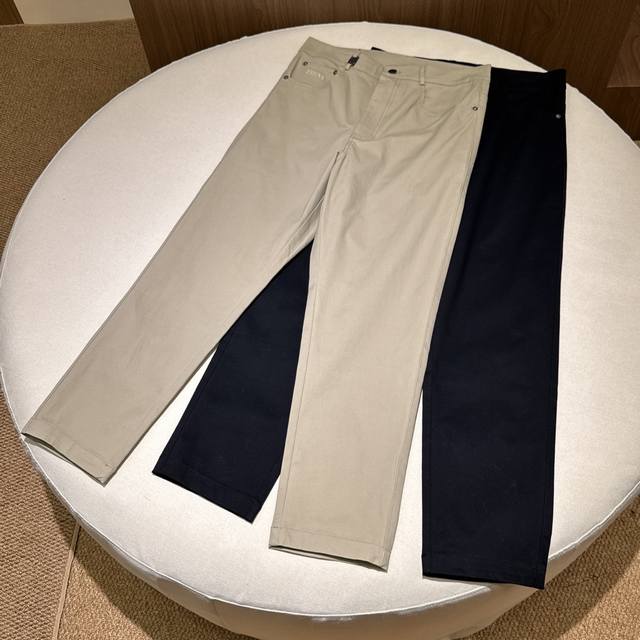 Zegna's new fall 25 twill trousers! Easily adaptable to different stylesTwo col