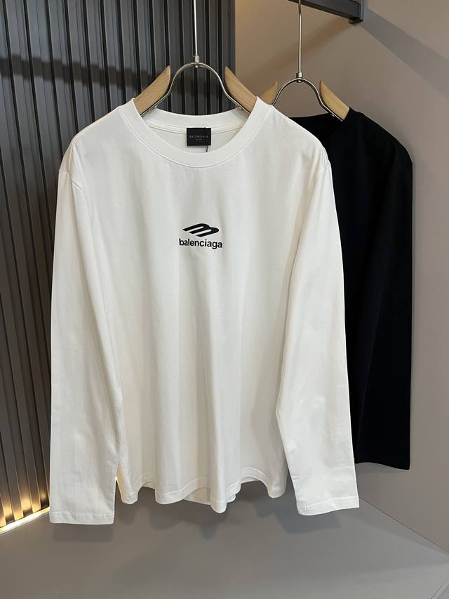 Balencia*Paris*'s new 2025 Fall/Winter unisex top features a classic logo patter