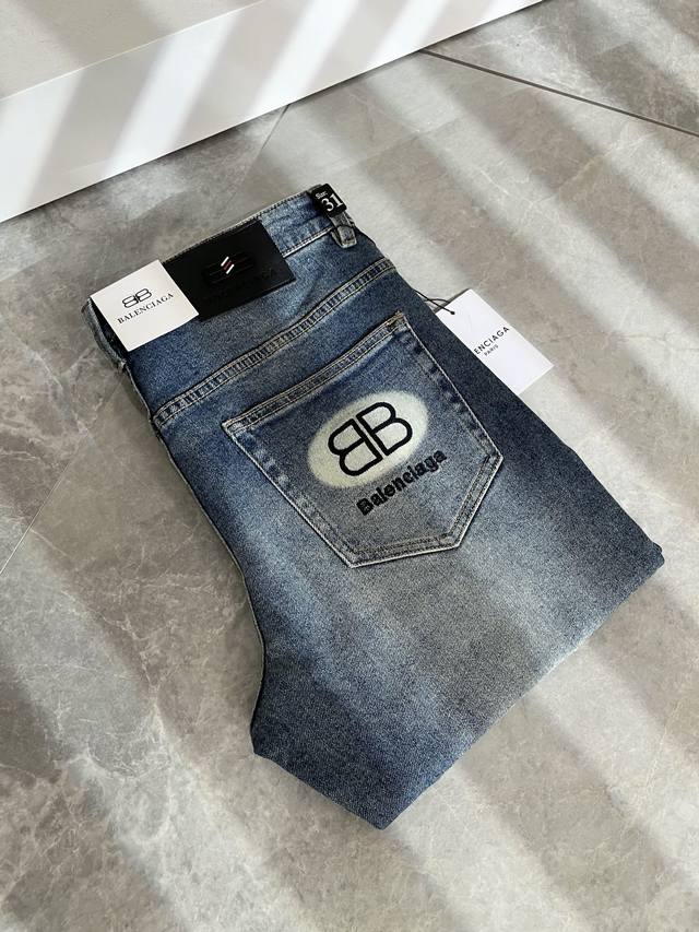 Balenci*Ga Paris* 2025 Fall/Winter new jeans. Balenci*Ga Paris* jeans are truly