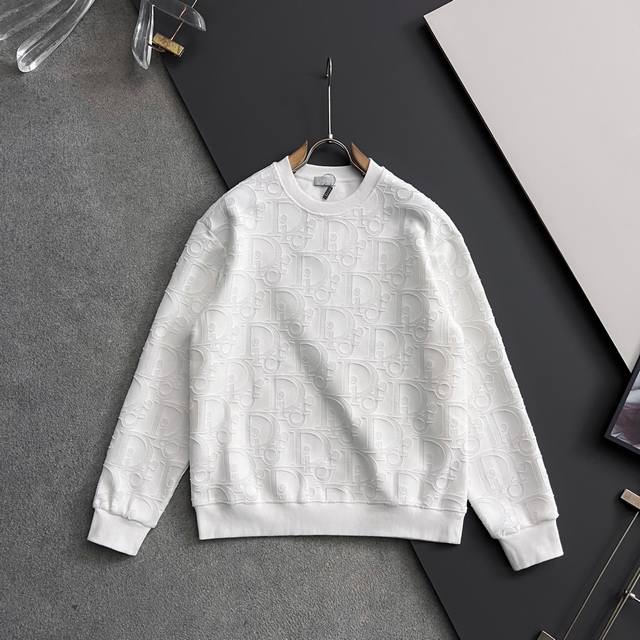 Cd*25Ss's latest autumn/winter hit sweatshirt features a full-length laser-burni