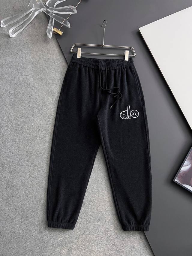 Alo, 2025Ss's hottest casual pants, straight-leg, loose, and laid-back, aestheti