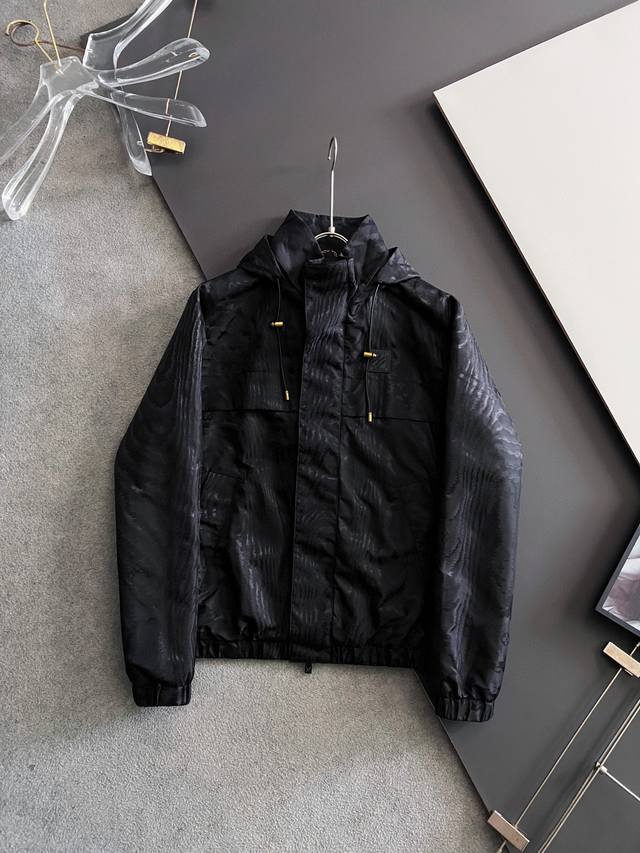 LV, the new 2025Ss autumn and winter collection, features a Donkey brand lapel s