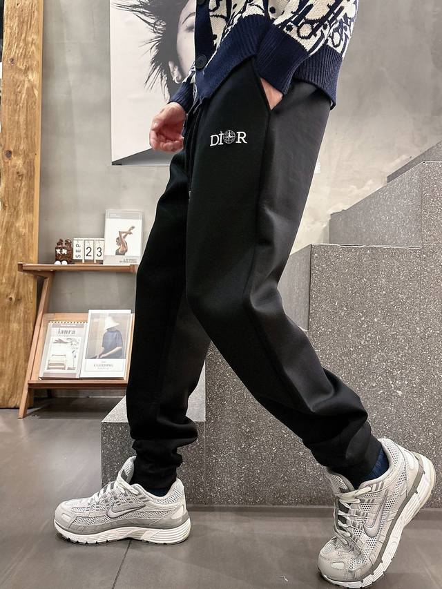 Dior's premium 2025 Fall/Winter Casual Pants! Available now on the official web