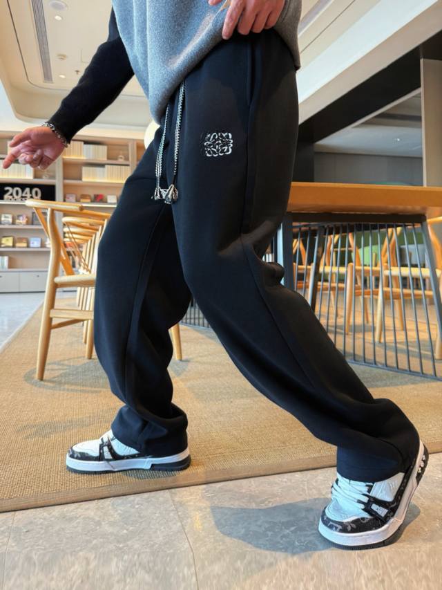 Loewe's premium 2025 Fall/Winter Casual Pants! Available now on our official we