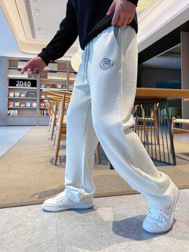 Margiela's premium 2025 Fall/Winter Casual Pants! Available now on our official