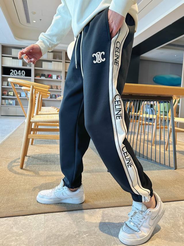 Celine's premium 2025 Spring/Summer new casual pants! Available now on the offi