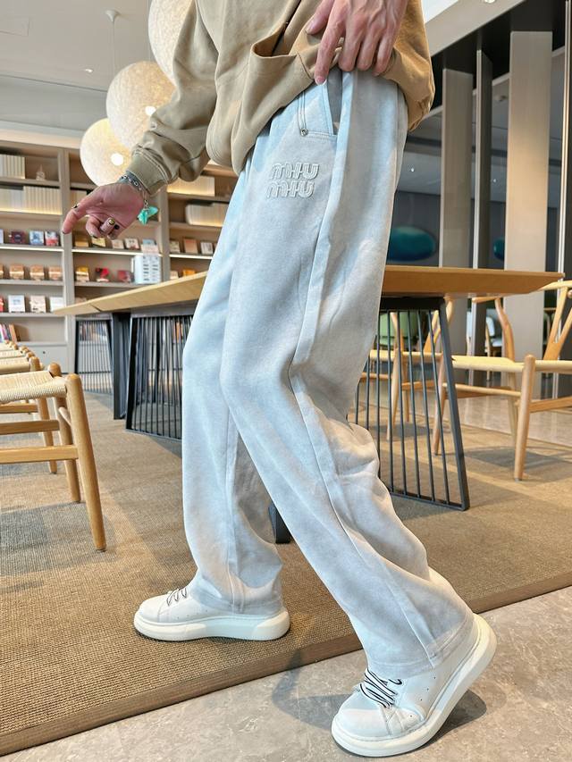 Miu's top-tier 2025 Spring/Summer casual pants! Available now on the official w